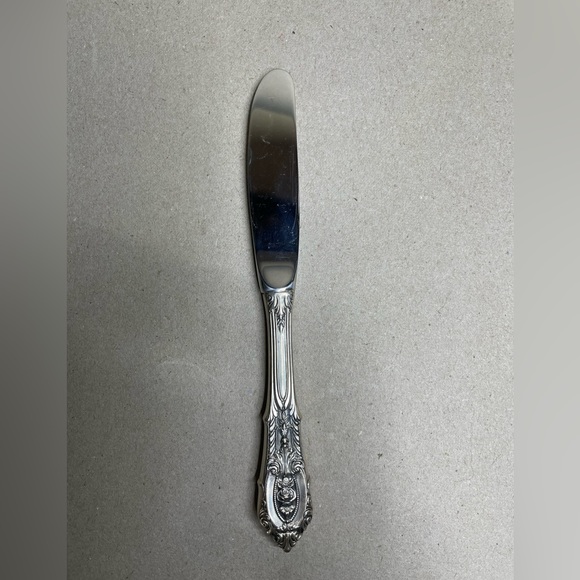 Rose Point Sterling Handle 1934 Butter Spreader  6 1/4 Wallace Silversmiths - Picture 2 of 6